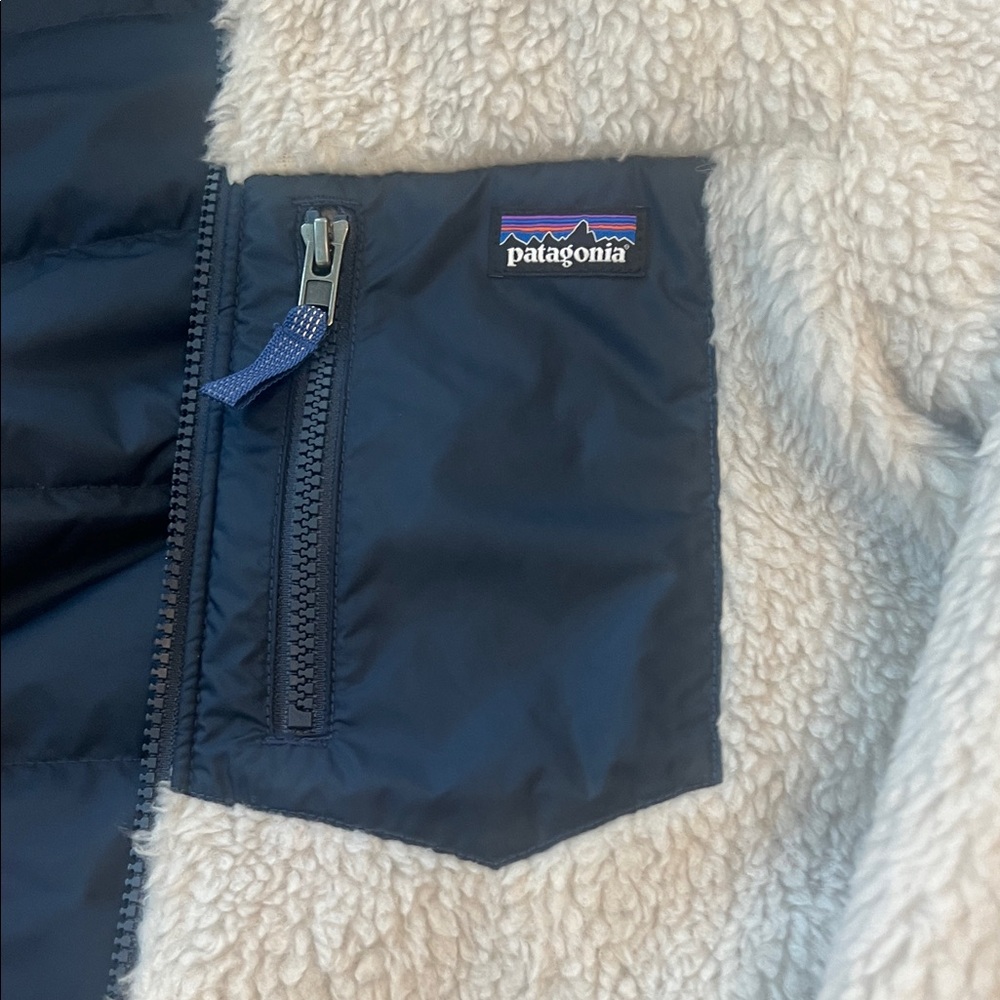 Patagonia Navy Jacket, reversible , boys 14! Like Brand New!! Worn once !! - Picture 7 of 7
